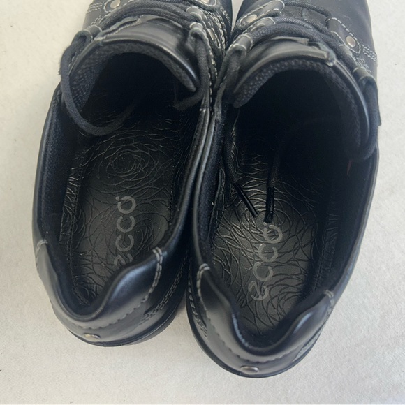 Ecco Womens 38 Black Leather Walking Shoes size 7/7.5 EUC Casual Sneakers - Picture 4 of 10
